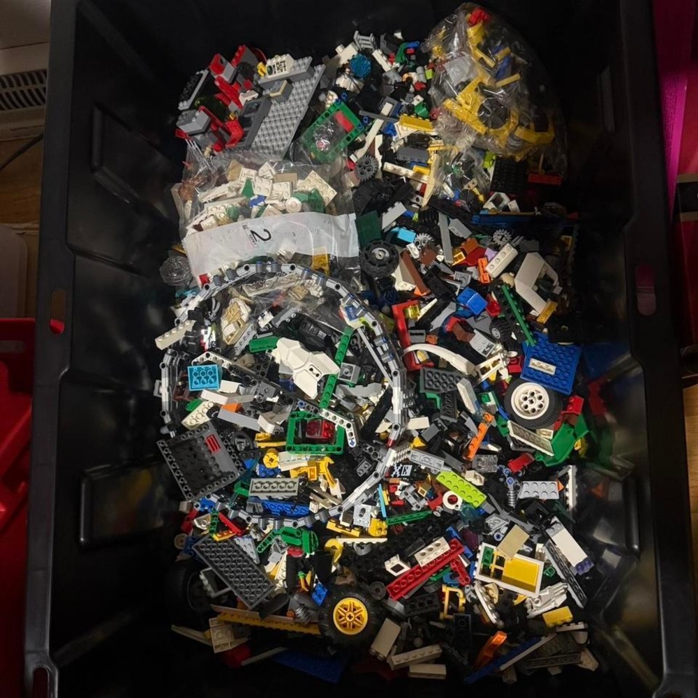 Vibrant LEGO Assortment - Picture 3 of 5